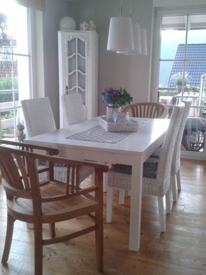 Esszimmerstühle weiss gesprüht und zwei neue sind eingezogen Esszimmerstühle weiss gesprüht und zwei neue sind eingezogen