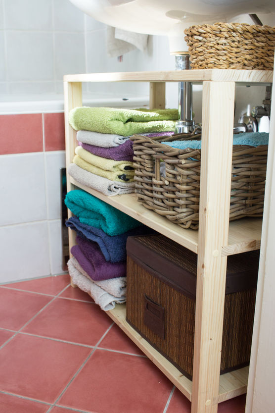 Selbst gebautes Waschbeckenregal Selbst gebautes Waschbeckenregal