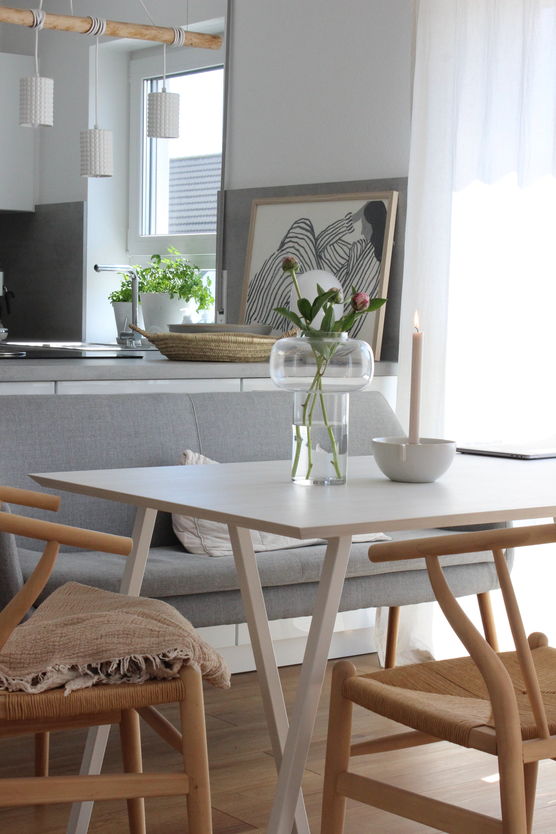 Unser Esstisch. Die Vase Unser Esstisch. Die Vase