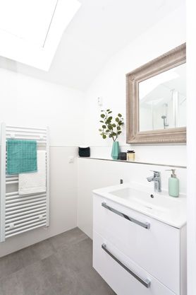 Schlichte Eleganz mit Pastelldeko