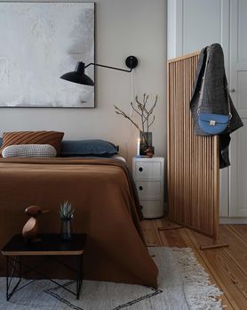 Luftige Latten: 8 Ideen für Leuchten, Möbel und Raumteiler mit Holzlamellen