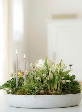 Blumenwiese in Tellerform: Anleitung für eine frühlingshafte DIY-Blumenschale von sabrinchensoest