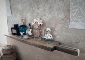 Zweites Leben: antikes Mangelbrett als Badregal