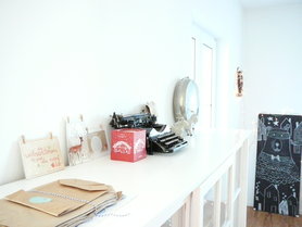 *Weihnachtliche Stimmung auf der Vitrine*