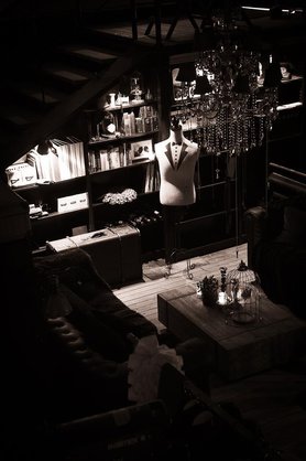 Treppenregal und Sitzecke