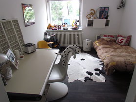 Nelio‘s Zimmer mit neuem Bett.