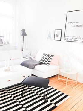 Und auch der passende Hocker hat es mir sehr angetan!