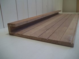 treppenstufe aus eichendielen verleimt (ansicht von unten)