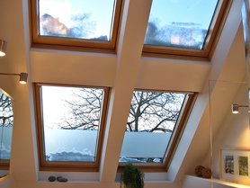 Blick aus der Wanne in den Winterhimmel