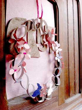 Osterkranz aus Papier für Fenster und Tür