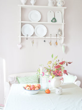 Esszimmer, Tellerregal