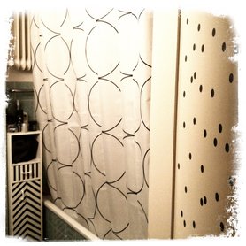 Duschvorhang und Tür