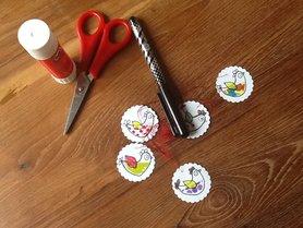 Kleine Hühneranhänger mit Masking Tape