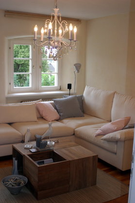 Sommerliches Wohnzimmer im alten Haus...