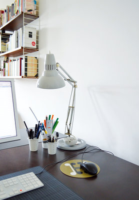 Schreibtisch im Wohnbüro