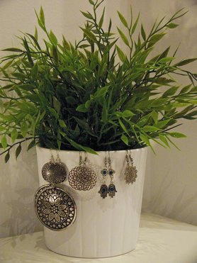 Improvisierte Schmuckaufbewahrung im Urlaub