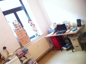 Schreibtisch - noch im Chaos