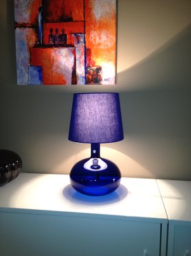Blaue Tischlampe