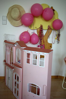 Emmis Kinderzimmer Wandseite 