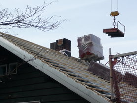 Die Dachsteine fliegen an