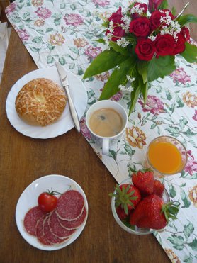 Frühstück im Wintergarten