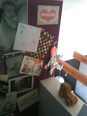 Zettel-, Karten-, Bilder-Krimskrams wird zum Deko-Kamin