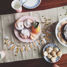 Weihnachts-Kaffee mit Wimpeln