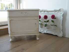 alte Kommode unterm Dach