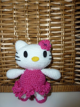 Hello Kitty amigurumi