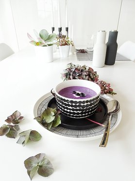 {Rotkohl-Suppe-Spam... Einfach wegen der Farbe...}