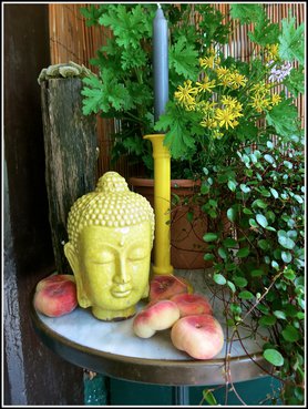 Hauseingang mit Buddhakopf