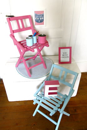 Kinderstühle mit neuem Anstrich