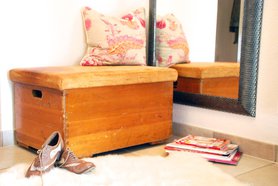 Ein alter Turnkasten als Sitzgelegenheit