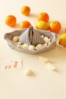 Geschenkidee: Badepralinen im Geschirrtuchböötchen