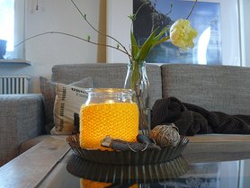 Schöne (gelbe) Dinge auf rostiger Kuchenform