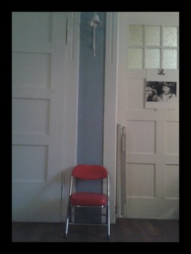 Unser neuer Stuhl im Flur .. jetzt können die kids die Essensglocke läuten ☺️