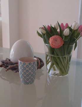 Ein bisschen Osterdeko auf dem Tisch