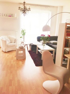 Blick vom Flur ins Wohnzimmer