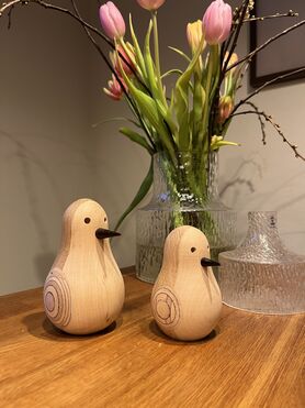 2 handgedrechselte Spatzen suchen ein neues Zuhause