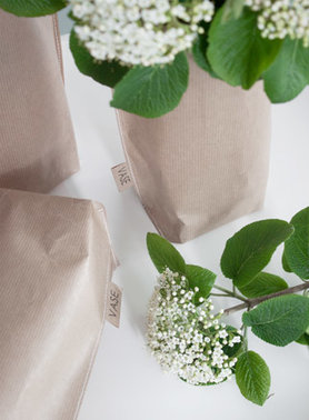 Simpel: Vasenhussen aus Packpapier