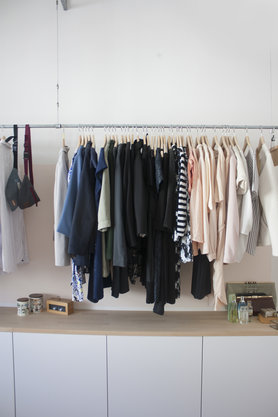 Hängender Kleiderschrank