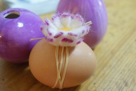 Gefilztes Gänseblümchen Osterei