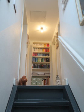 …für Daniela: Auch hier sind die Bücher sortiert ;-)