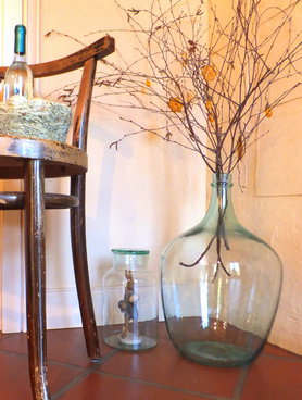 Hase im Glas mit Osterzweig ohne Eier