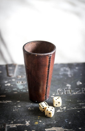 // Napoleon´s Würfelbecher //