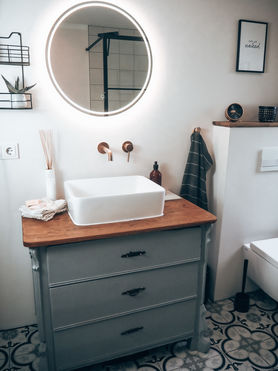 Aus einer alten Wickelkommode