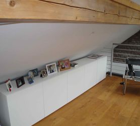 Schränke unter der Schräge