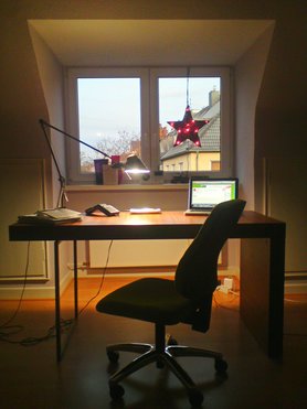 Morgenstund am Schreibtisch