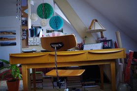 Neues Homeoffice mit selbstgemachten Ponpon