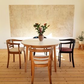 Sichtbetonwand im Esszimmer